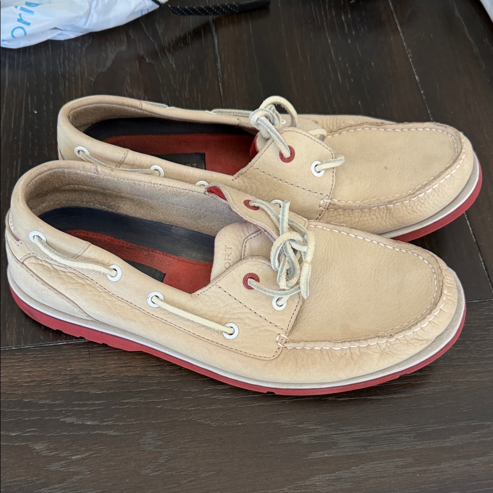 Men's suede ROCKPORT Beige Boat Shoes with Red Soles Sz. 9